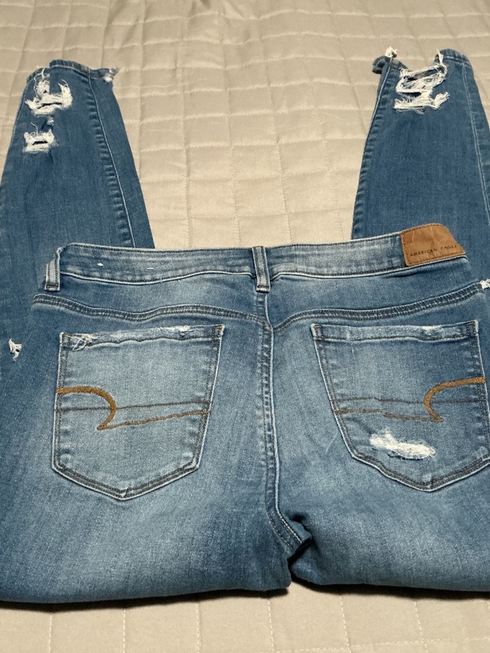 American Eagle Distressed Jeans - 8